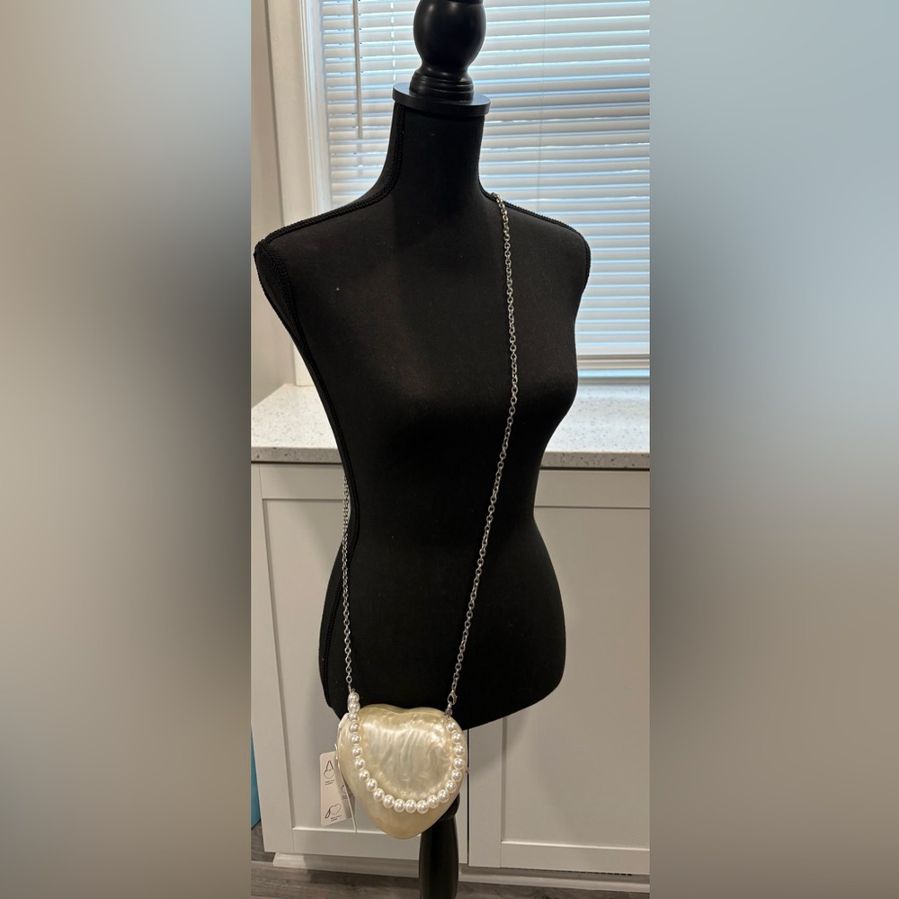 NWT Urban Expressions 3 in 1 Elegant Pearl Heart-Shaped crossbody/clutch/wrislet